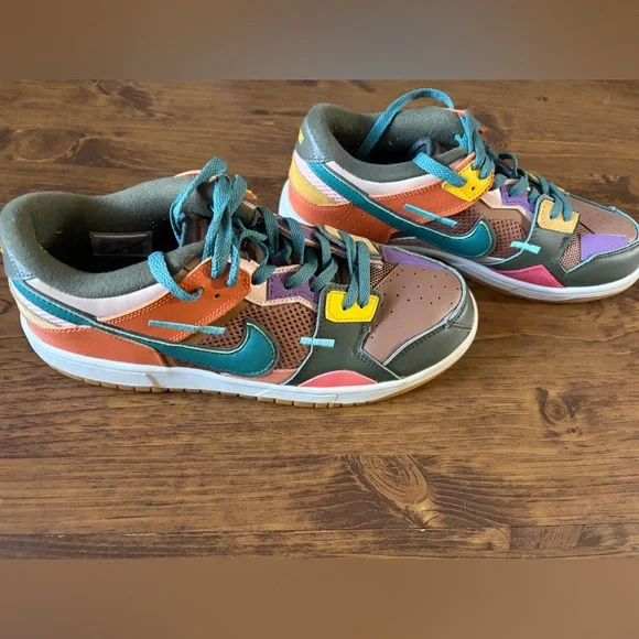 Nike Dunk Low Mens Colorful Sneakers with Green and Purple Accents - Picture 3 of 8